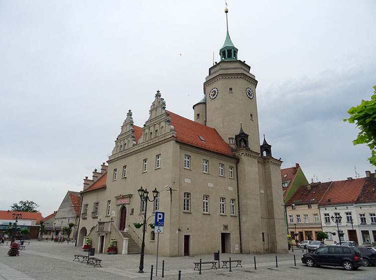 ratusz rynek Prusice ciekawostki zabytki dolnośląskie Sadurski