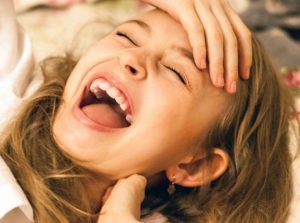 śmiech dowcipy uśmiech humor śmiechoterapia terapia śmiechem