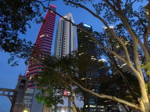 city Singapore Singapur by night wieżowce skyscrapers centrum