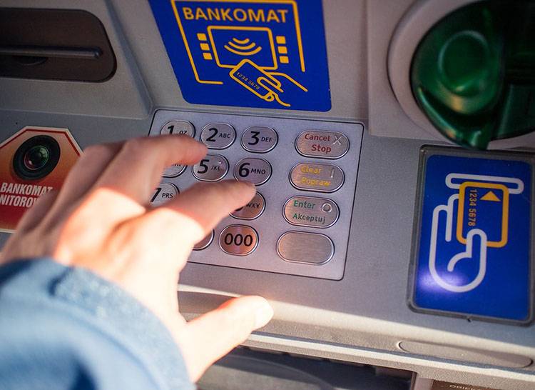 pieniądz ciekawostki bankomat pieniądze banki bankomaty