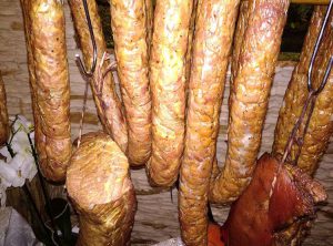 stół wiejski na wesele ciekawostki atrakcje weselne