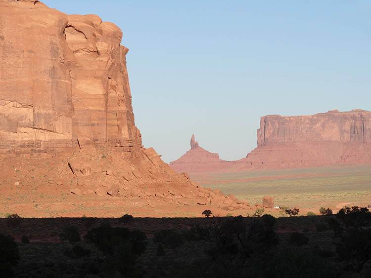 zwiedzanie Monument Valley dolina pomnikow Utah USA podróże atrakcje pustynia skały 