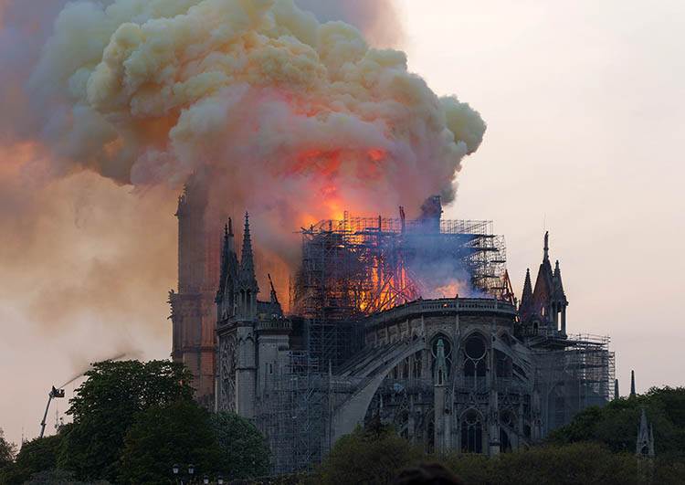 pożar katedra Notre Dame Paryż Francja