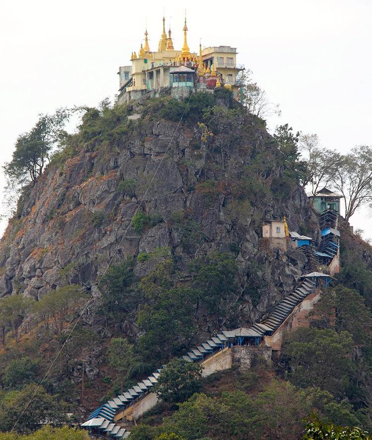 Puppa klasztor wulkan Birma atrakcje Mjanma