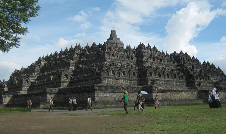 Borobudur świątynia zwiedzanie Jawa atrakcje Indonezja