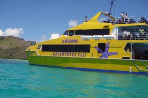 żółty statek wycieczkowy