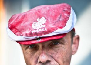 Polak Polacy ciekawostki o Polakach Polska głowa mężczyzna w czerwonej czapce orzeł