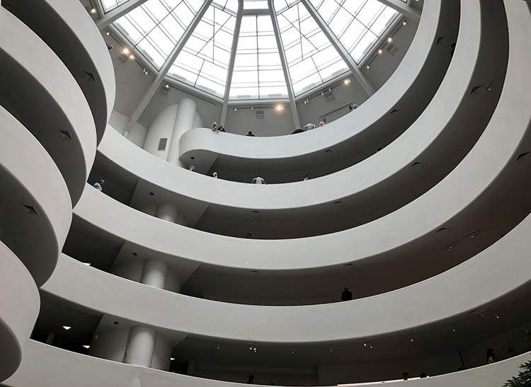 atrium Muzeum Guggenheima Nowy Jork ciekawostki