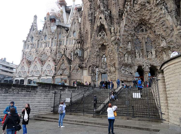 Sagrada Familia katedra Barcelona ciekawostki