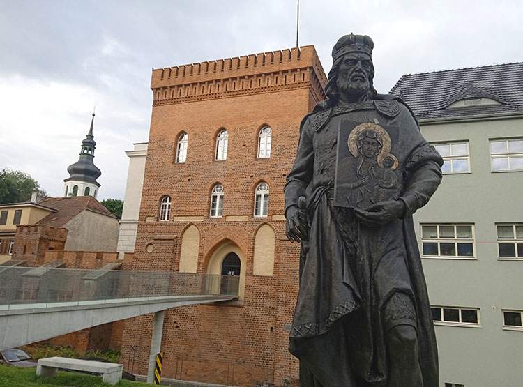 Zamek Górny w Opolu-pomnik Władysław Opolczyk książę Opolski