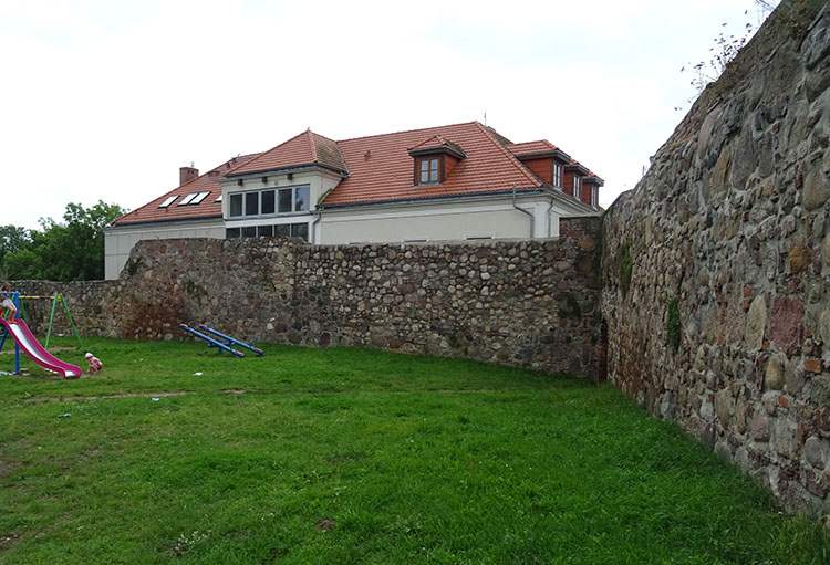 mury obronne miejskie miasto Sulęcin ciekawostki atrakcje zabytki