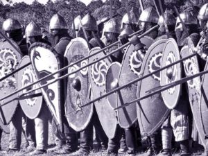 średniowieczni rycerze w zbrojach, tarcze, dzidy i wojna bitwa średniowieczne ciekawostki
