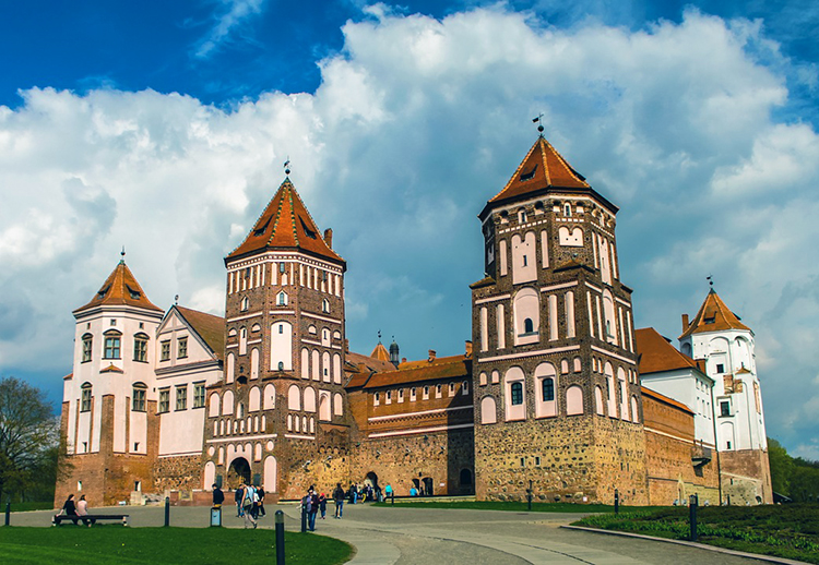 Mir zamek Białoruś ciekawostki atrakcje zabytki