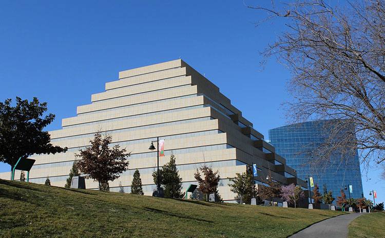 The Ziggurat Building Sacramento miasto Kalifornia atrakcje ciekawostki