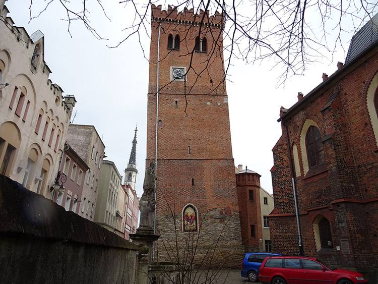 Krzywa Wieża Ząbkowice Śląskie Dolny Śląsk ciekawostki zabytki atrakcje