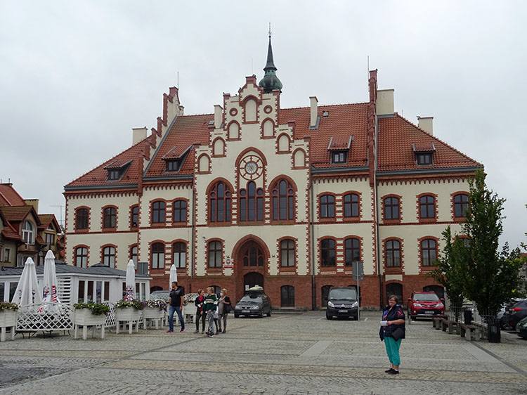 ratusz miasto Pisz ciekawostki atrakcje zabytki