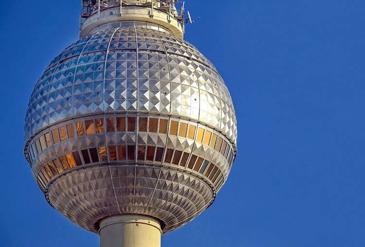 wieża telewizyjna Berlin ciekawostki Niemcy informacje