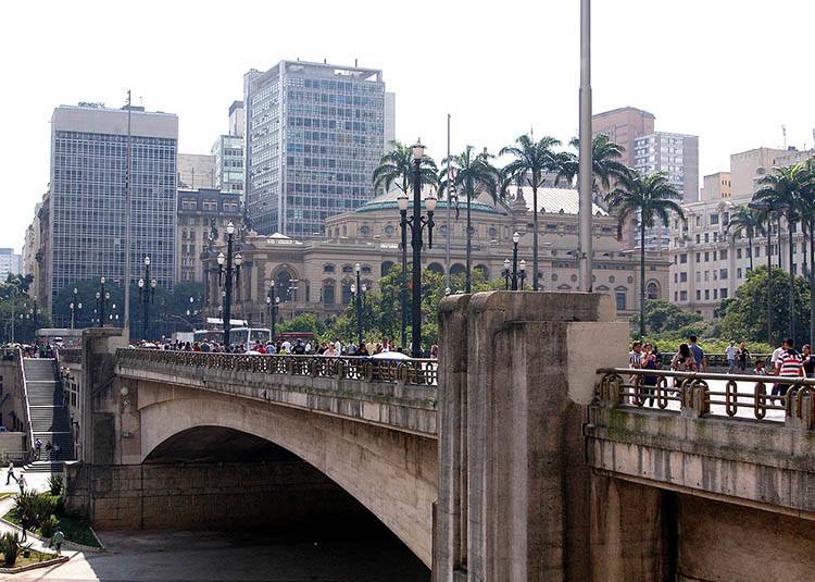 stare centrum miasta Brazylii palmy most