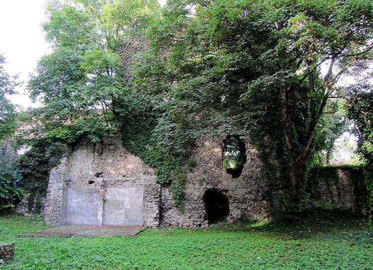 Otmęt ruiny zamku zamek Opolszczyzna