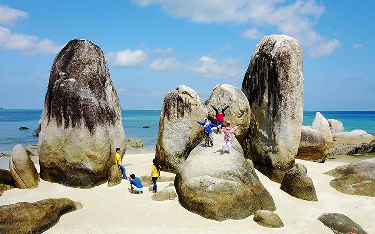 wakacje plaże Malezji plaża skały