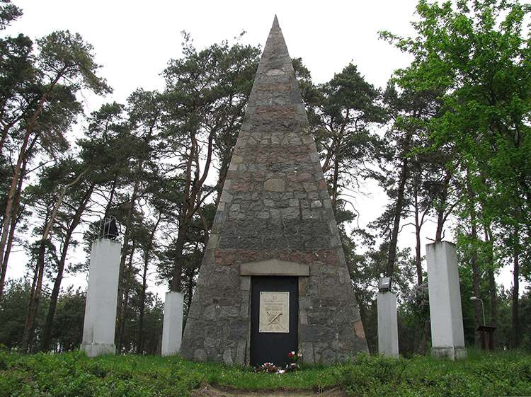 piramida Łakińskiego w Wągrowcu zabytki Wągrowca