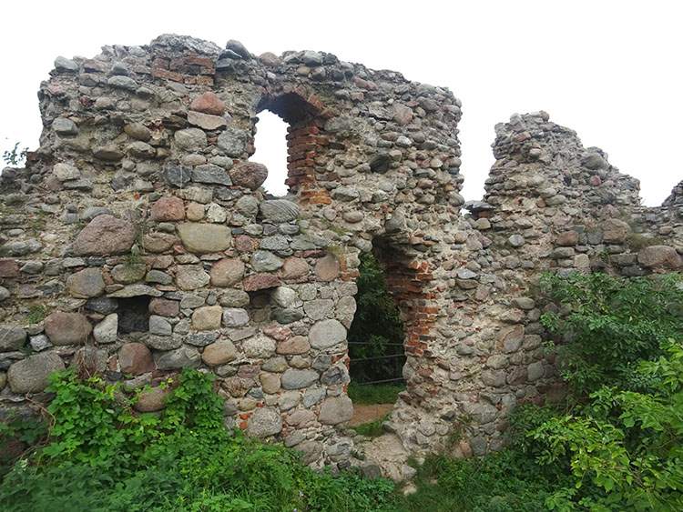 ruiny zamku w Kurzętniku zabytki zamek zamki