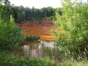 czerwony piaskowiec atrakcje świętokrzyskie jezioro co zobaczyć