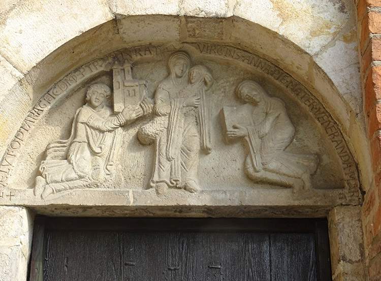 płaskorzeźba piaskowiec kościół w Strzelnie