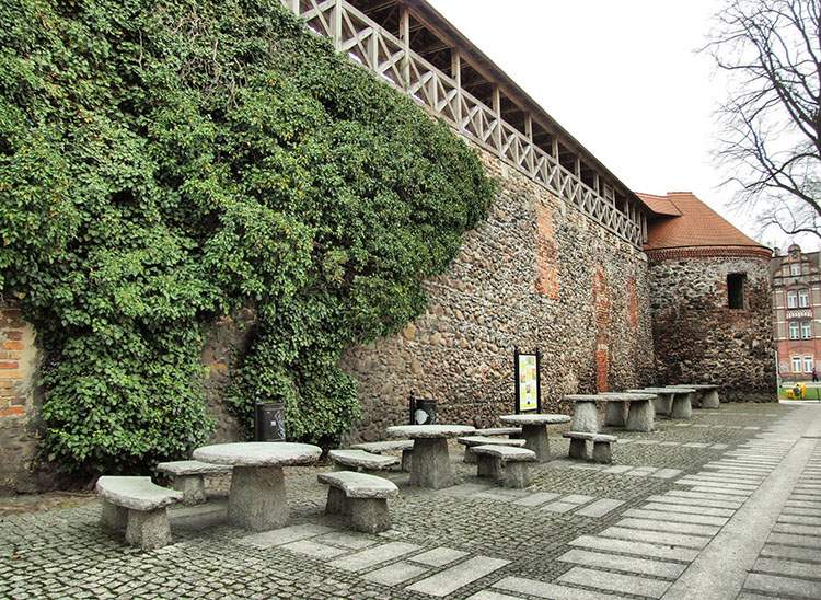 mury miejskie Żary ciekawostki atrakcje zabytki