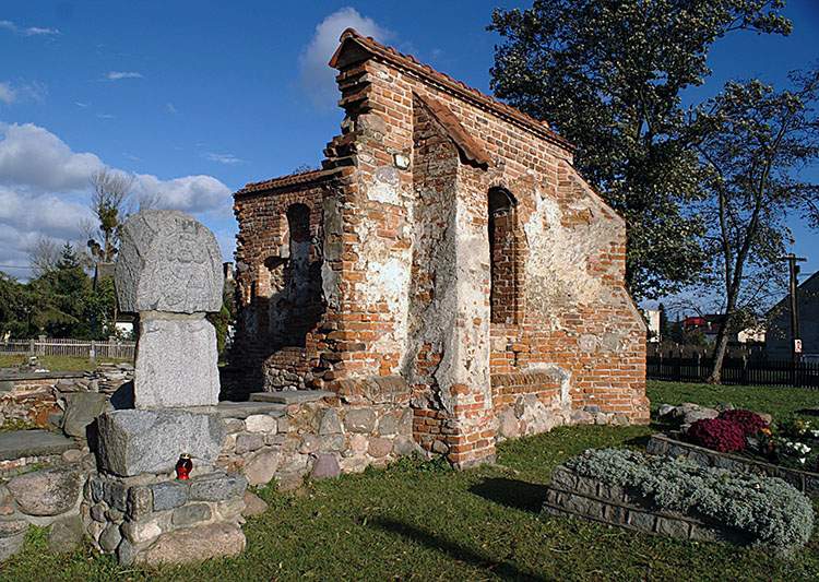 ruiny kościół św. Krzyża Rumia ciekawostki zabytki atrakcje