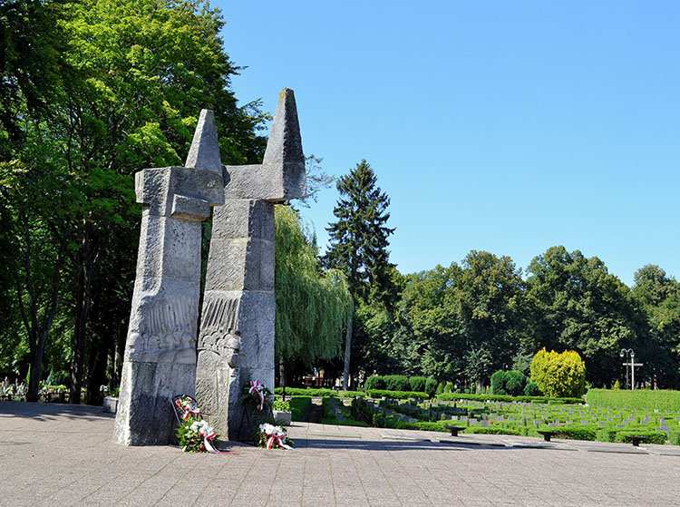 pomnik cmentarz wojenny w Drawsku Pomorskim