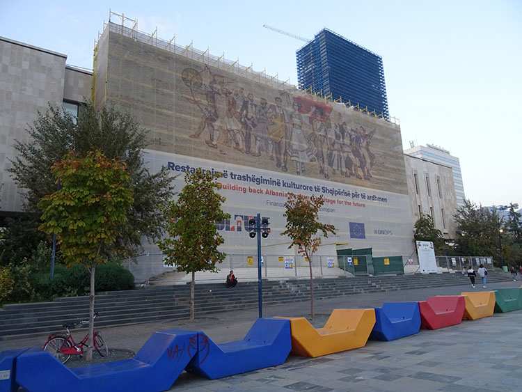 Muzeum Narodowe w Tiranie Albania co zobaczyć muzea