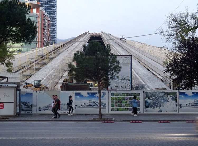 atrakcje turystyczne Albanii piramida