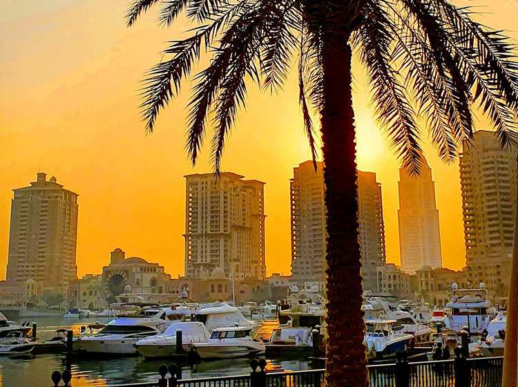 Katar ciekawostki atrakcje miasto Doha palma zachód słońca