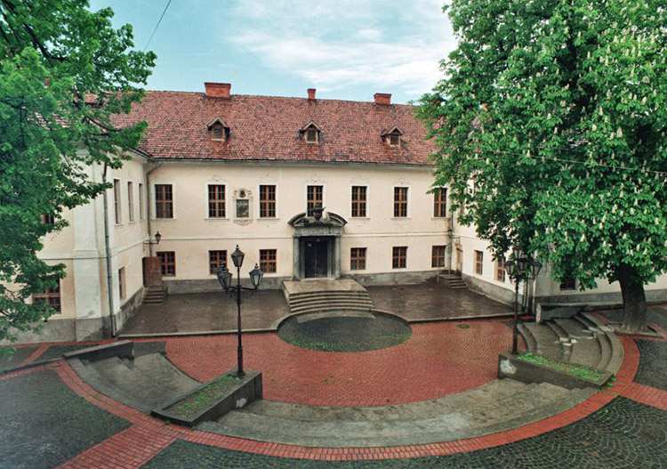 Pałac Rakoczych Mukaczewski Instytut Sztuki Mukaczewo ciekawostki zabytki -Ukraina