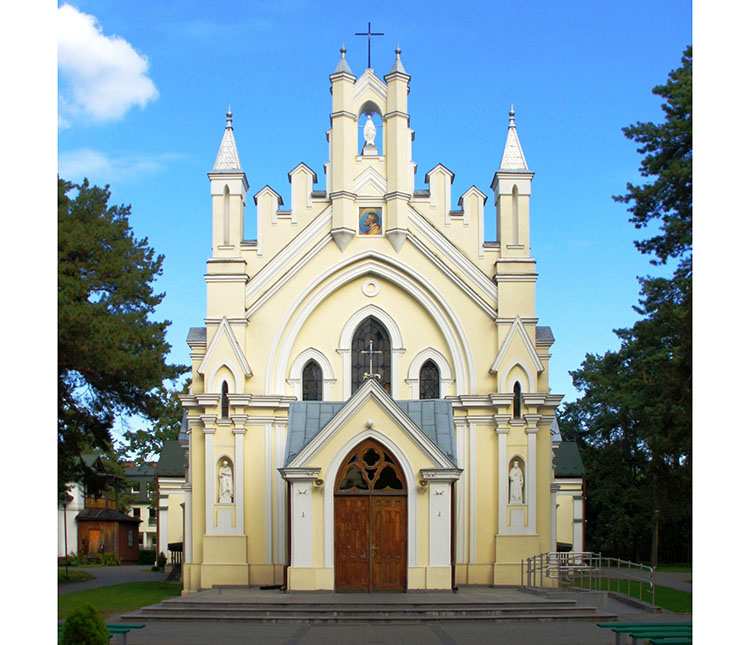 Kościół Matki Bożej Częstochowskiej Józefów ciekawostki atrakcje zabytki