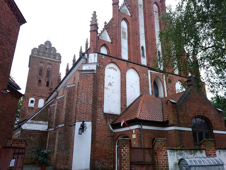 czerwony kościół Przemienienia Pańskiego w Iławie zabytki