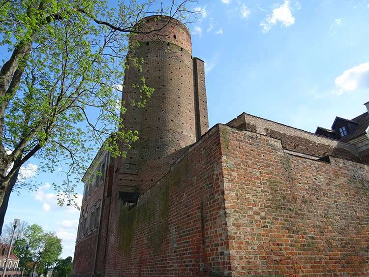 widokowa wieża Zamek Biskupów Gnieźnieńskich w Uniejowie zabytki