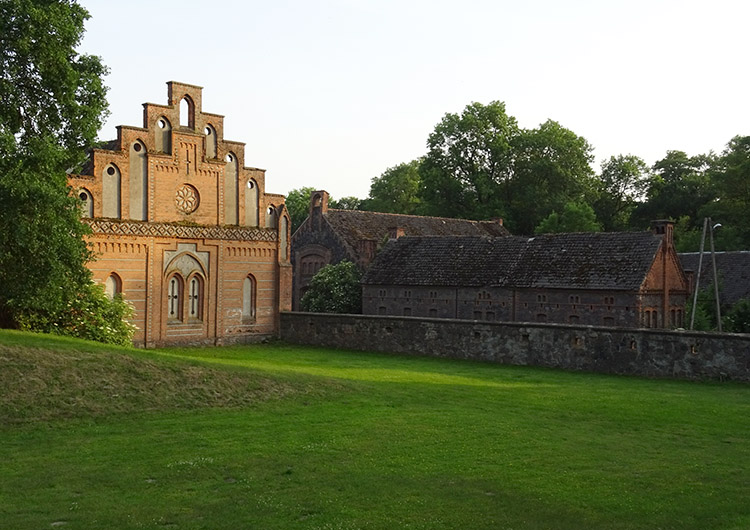 wieś Pęzino zachodniopomorskie budynki folwarczne