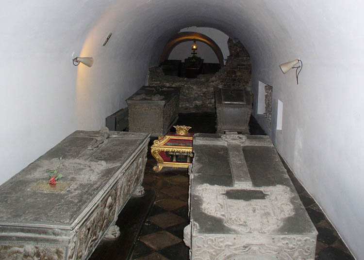 groby królewskie podziemia katedry na Wawelu w Krakowie