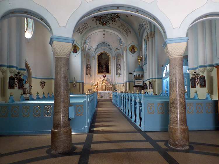 słynny Niebieski Kościółek w stolicy Słowacji wnętrze budowli