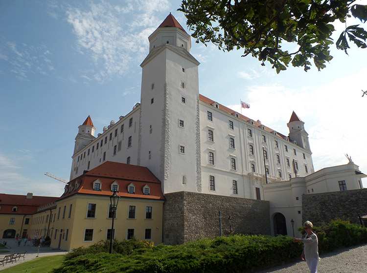 zabytki stolicy Słowacji monumentalny bratysławski zamek