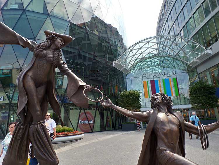 rzeźba centrum handlowe w Bratysławie