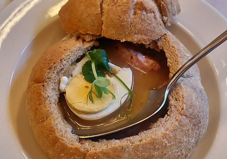 przepis na żurek ciekawostki zupa w chlebie polskie zupy