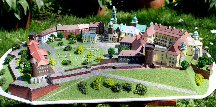 model kartonowy zamku modelarstwo