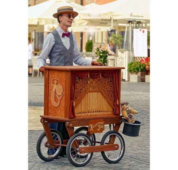 ciekawostki-o-katarynkach-i-kataryniarzach-kataryniarze-katarynki