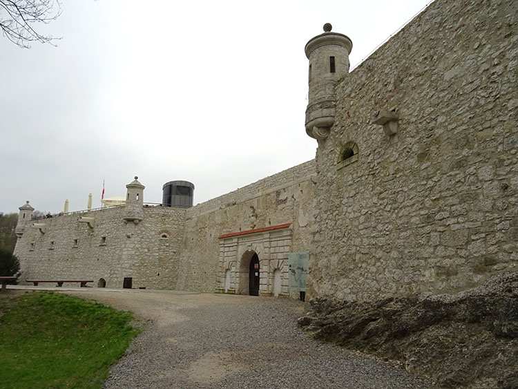 Sułoszowa zamek w Pieskowej Skale woj. małopolskie