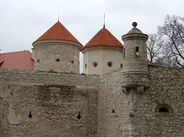 wieś Sułoszowa zamkowe wieże