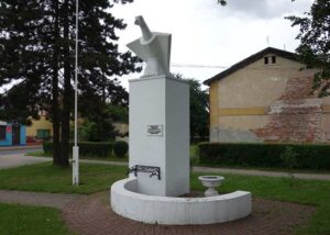 Koluszki ciekawostki zabytki atrakcje Pomnik Orła Białego