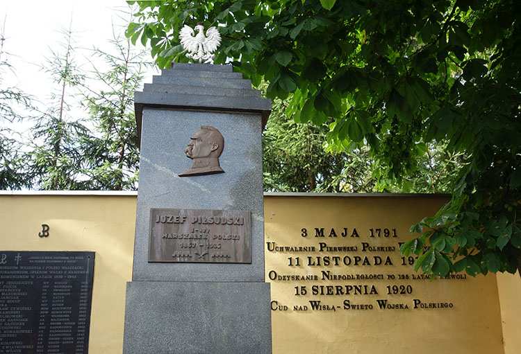 pomnik Józefa Piłsudskiego w Brzezinach łódzkie
